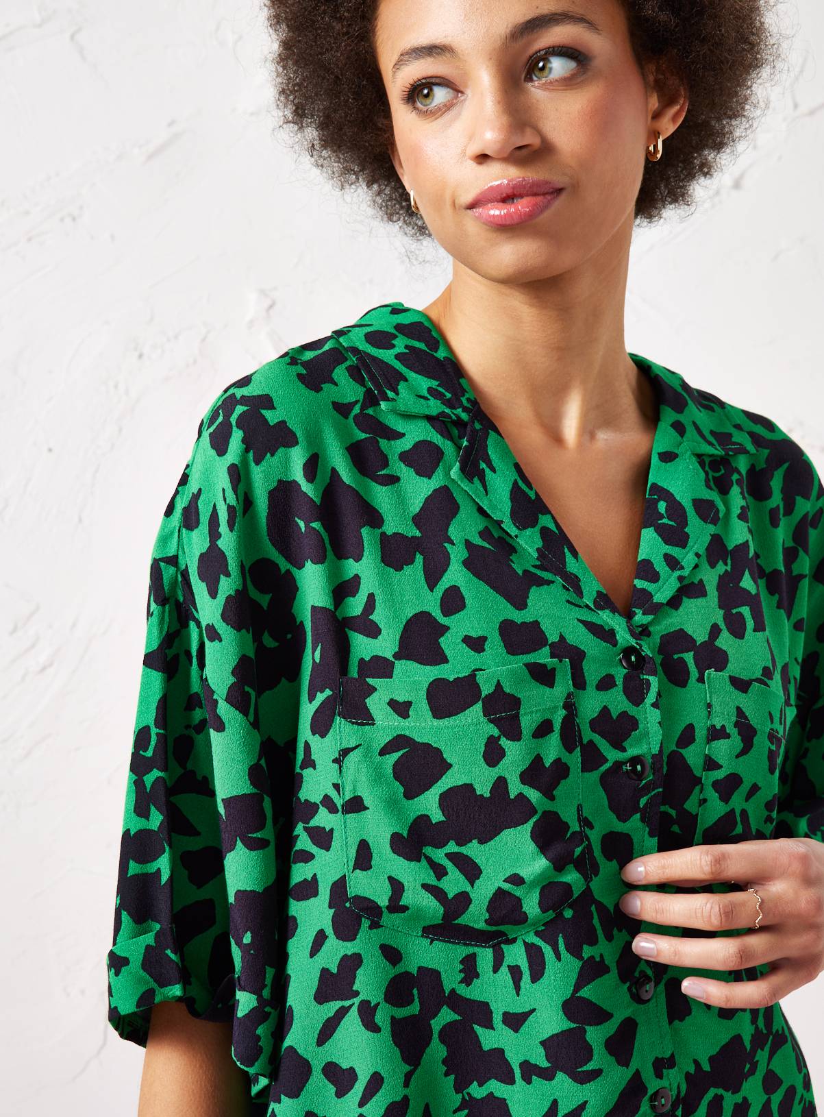 EVERBELLE Green Animal Print Boxy Shirt 10 - Image 3